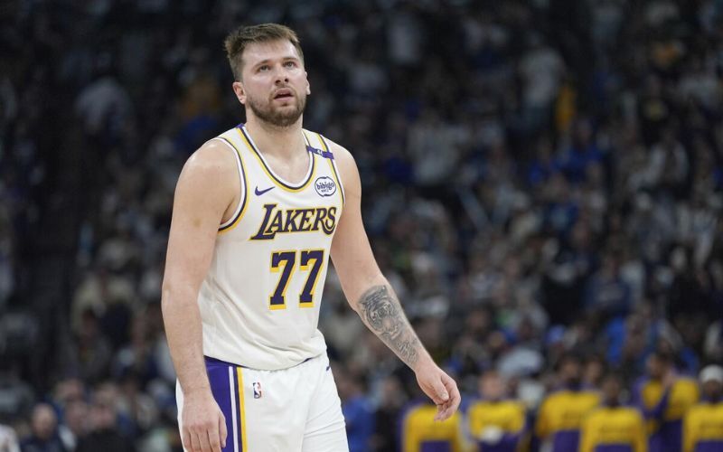 luka-dončić-aktualna-drużyna-lakers-rekord-kariery